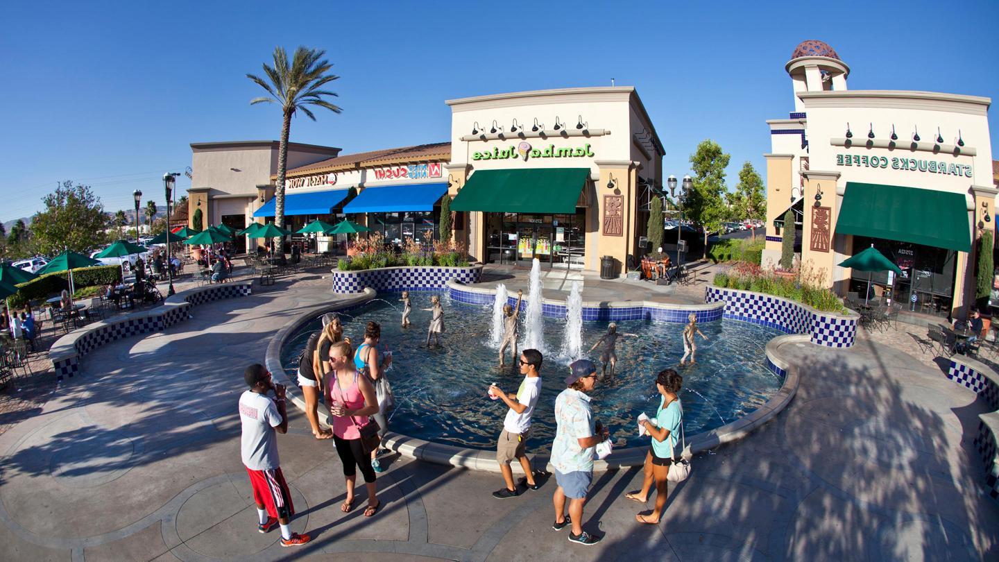 City life at Redlands in a shopping plaza.